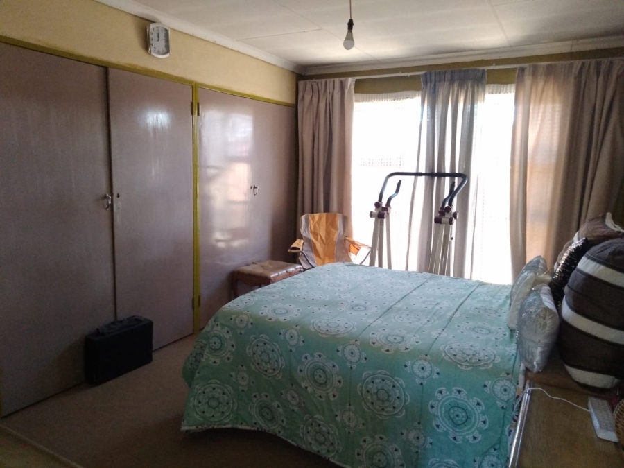 3 Bedroom Property for Sale in Molifi Tau Kloof Free State